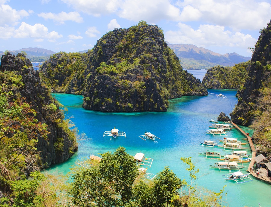 Philippines_Coron_Coron-Island_Ashutterstock_425992945.jpg