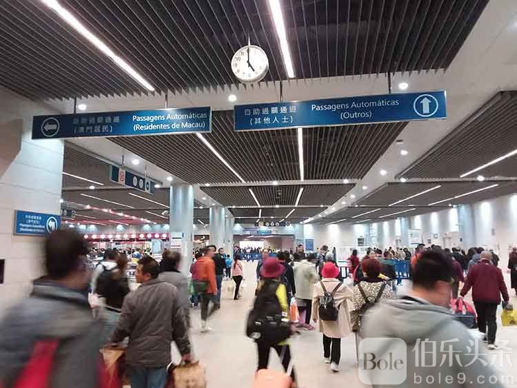 Macau-Portas-do-Cerco-border-gate.jpeg