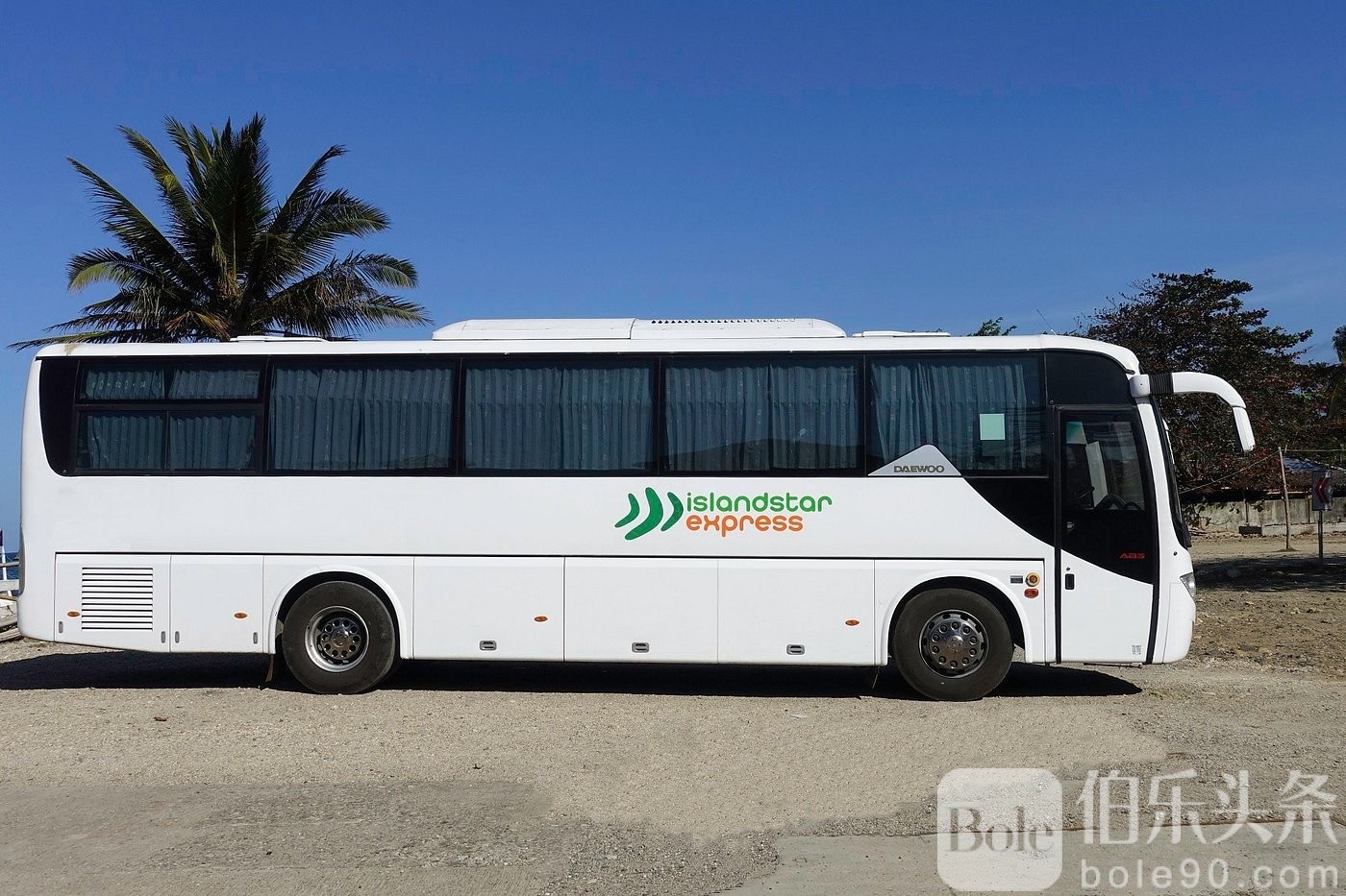 island-star-express-bus.jpg