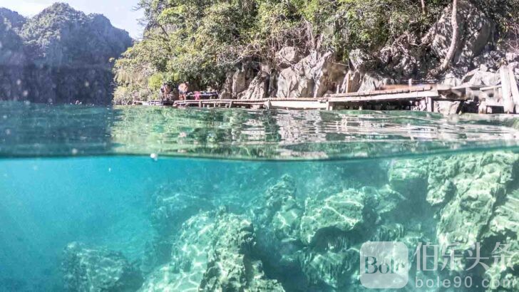 Kayangan-Lake-Coron-Palawan-Over-Under-Go-Pro-dome-Photo-Philippines-Top-Sights-.jpg