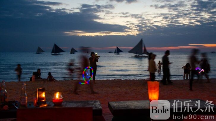 Boracay-Sunset-Party-Must-try-things-in-the-Philippines-728x410.jpg
