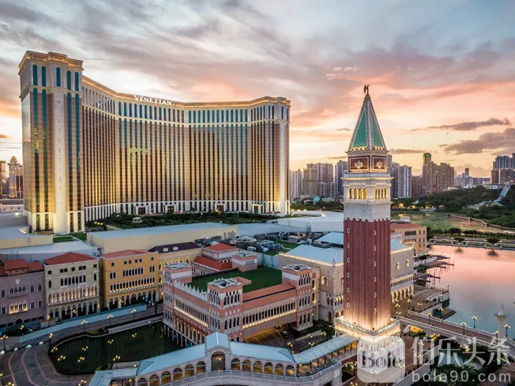 Venetian-Exterior-Night-2-copy-750x563-1.png