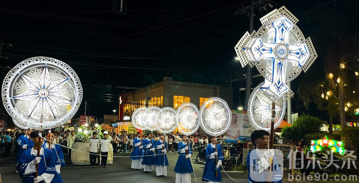 Lubenas-Procession.jpg