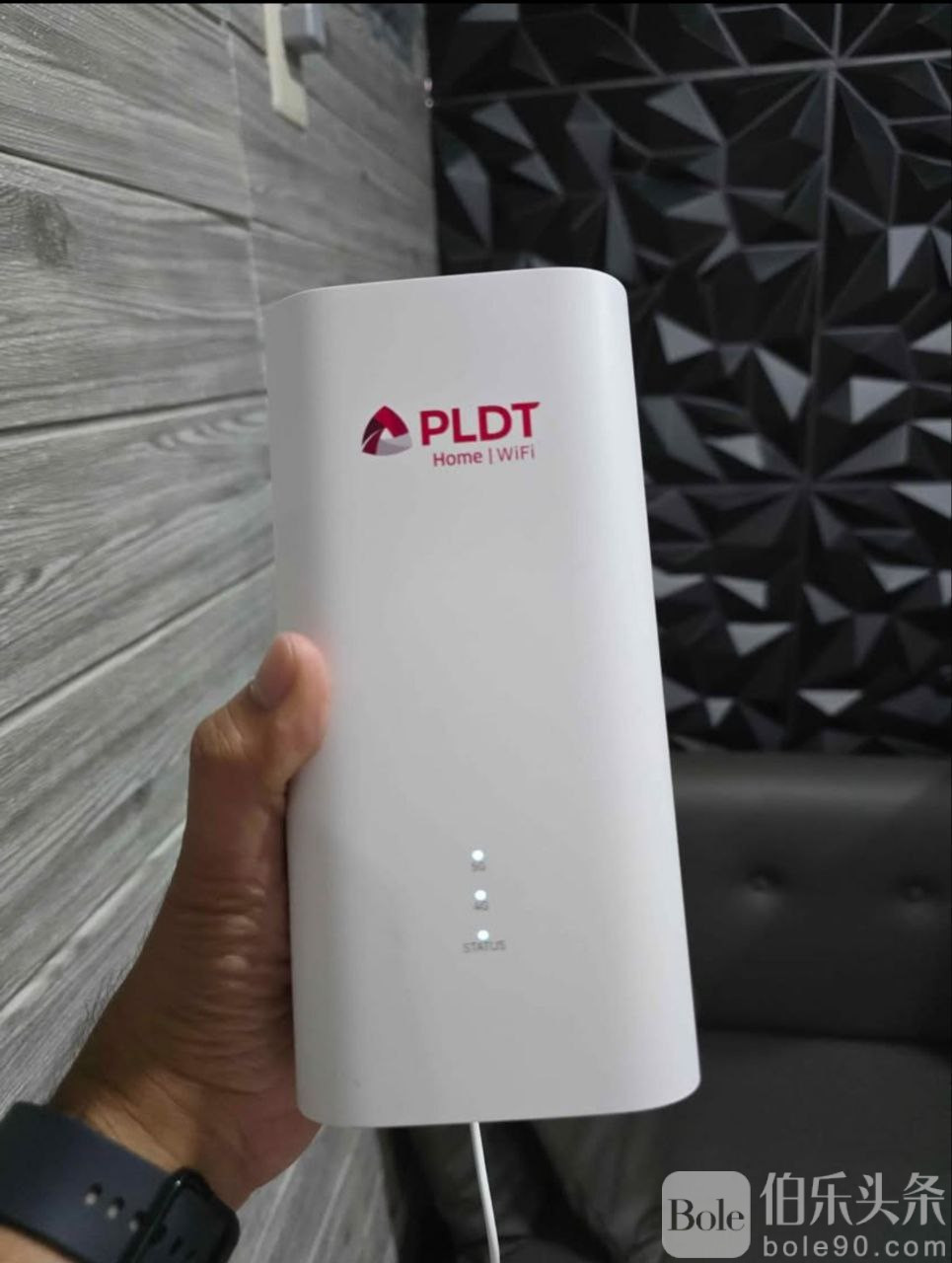 商品名称： 华为 5g 插卡 WiFi 路由器  商品描述：还有5个，居家办公游戏开黑打野首选，网速在200左右mb,一 ...