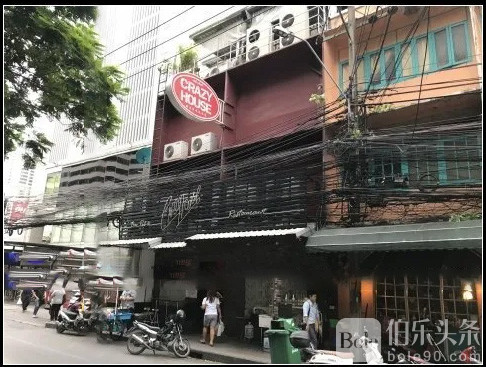 Go-Go-Bar_Bangkok_Crazy-House.jpg