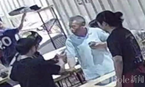 太丢人！中国男子清迈吃霸王餐，现场撒泼争执1小时